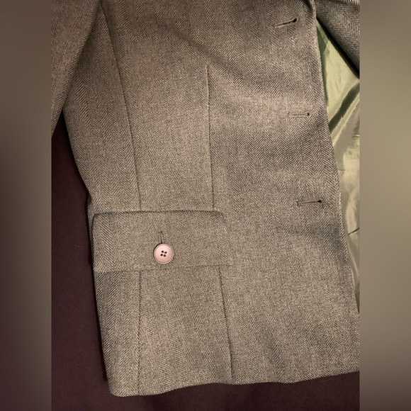 Le Suit Women's Olive Blazer and Skirt Set - Picture 4 of 10